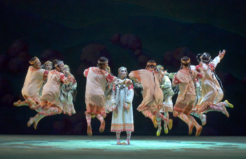 LE SACRE DU PRINTEMPS - 
Choregraphie de Vaslav NIJINSKI - 
Compositeur : Igor STRAVINSKY - 
Compagnie : BALLET DU THEATRE MARIINSKY - 
Chef d orchestre : Valery GERGIEV - 
Au Theatre des Champs Elysees a Paris - 
Le 28 05 2013 - 
Photo : Vincent PONTET/WikiSpectacle